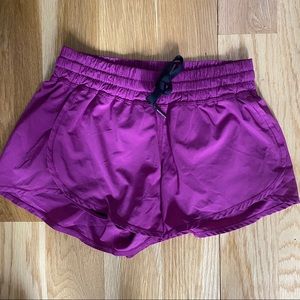 LULULEMON SHORTS W POCKETS AND SPANEX!